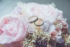 4 pomysły na kwietne aranżacje weselne